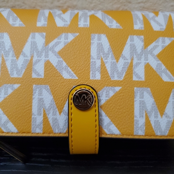 Michael kors Jet Set Small Phone Wristlet Wallet - Picture 2 of 13